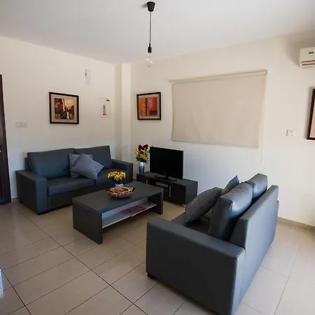 Nissi Crystal Vila