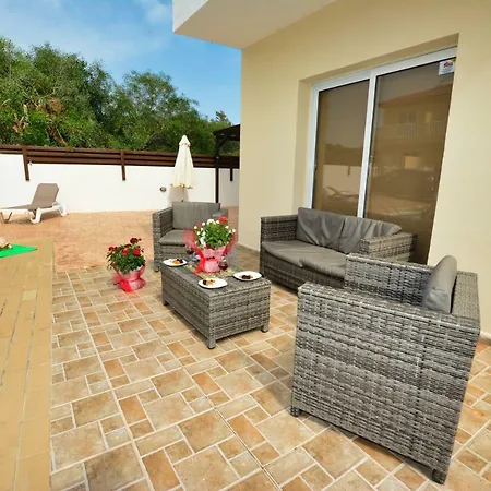 Vila Nissi Crystal